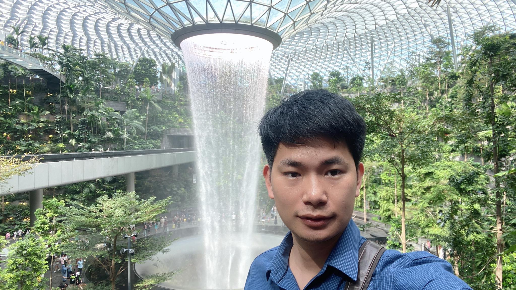 Trainer Trần Hoàng trong không gian làm việc công nghệ